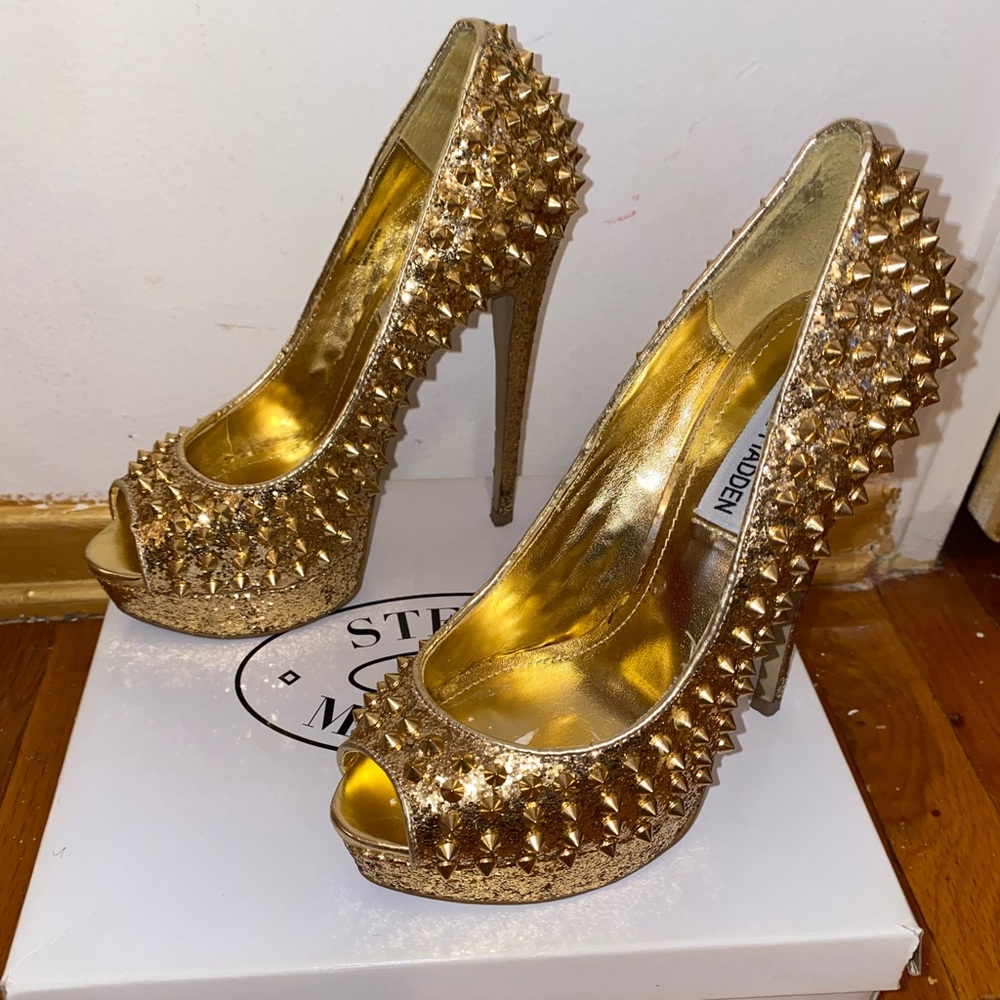 Steve madden gold spiked glitter heel